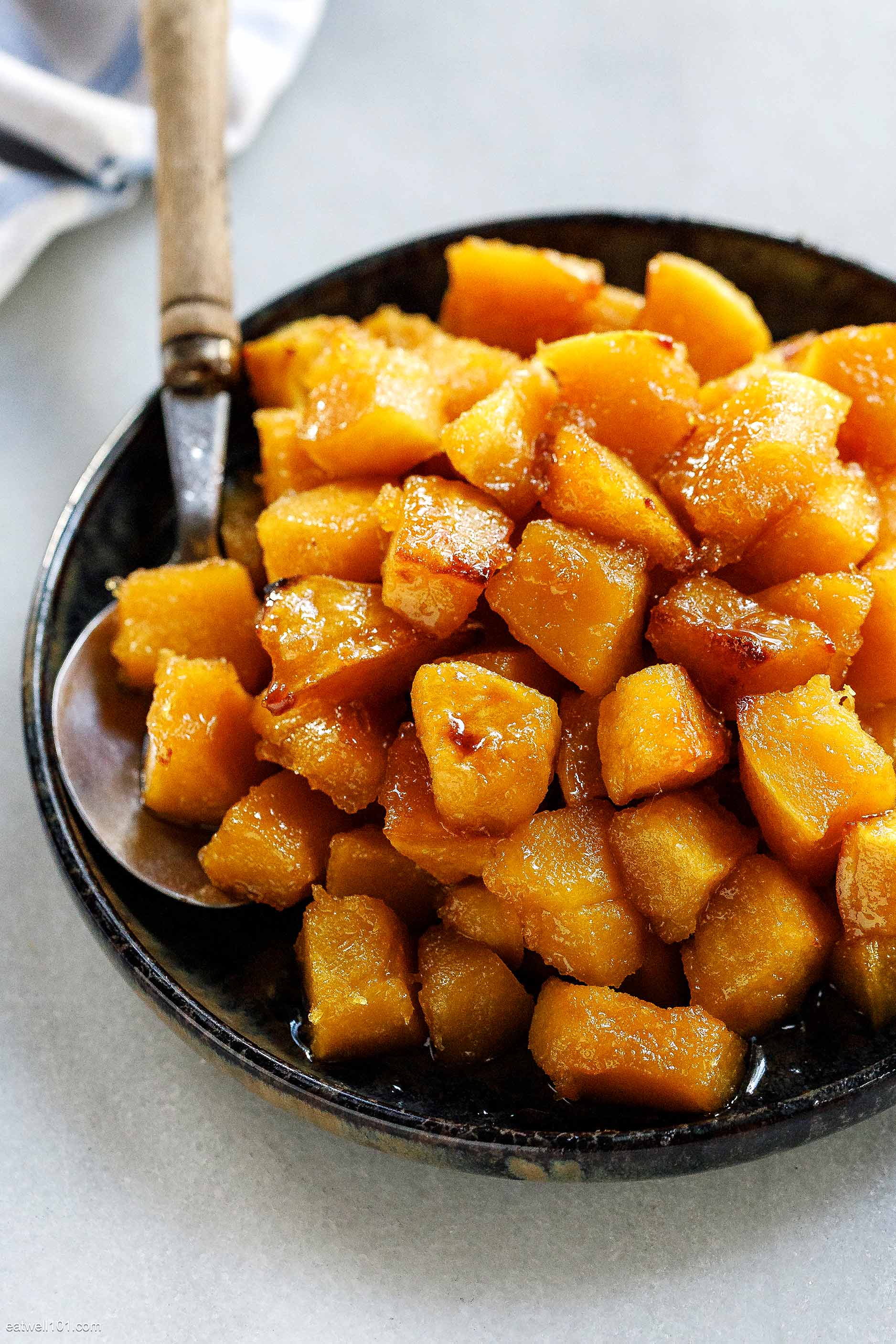 Baked Acorn Squash with Maple and Butter - #recipe by #eatwell101 - https://www.eatwell101.com/baked-acorn-squash-recipe