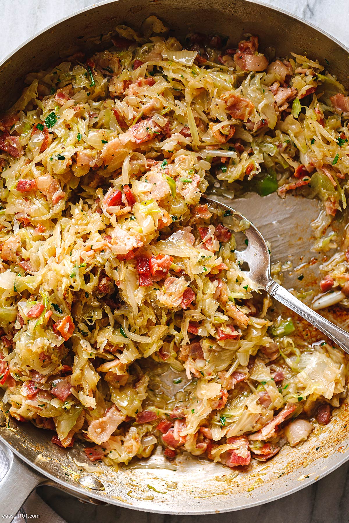 Bacon Cabbage Skillet - #recipe by #eatwell101 - https://www.eatwell101.com/bacon-cabbage-recipe