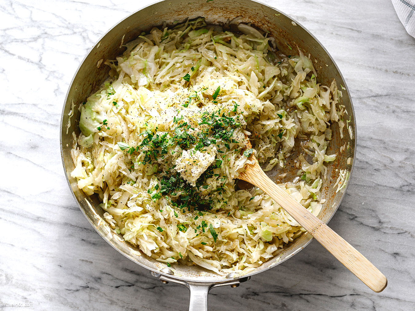 Bacon Cabbage Recipe Pan Fried Cabbage With Bacon Eatwell101 bacon-cabbage-recipe-pan-fried-cabbage-with-bacon-eatwell101