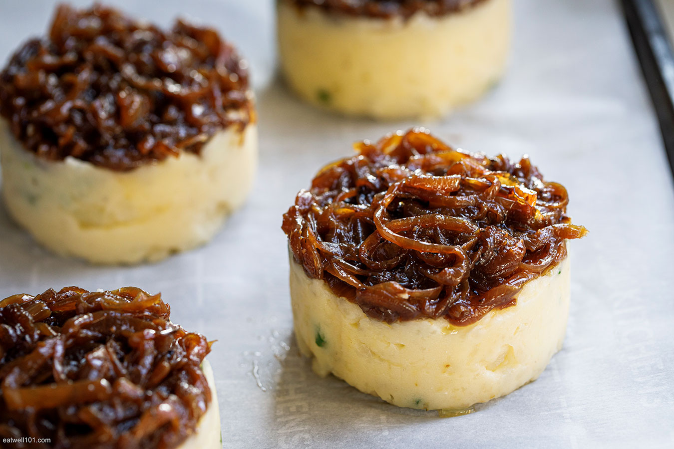 oven baked cheesy mashed potato cakes