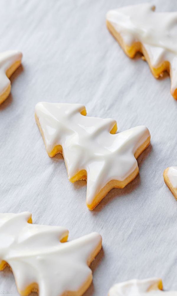Christmas Sugar Cookies with Easy Icing