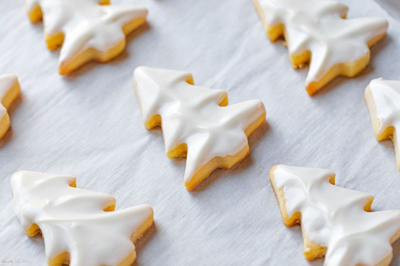 Christmas Sugar Cookies with Easy Icing