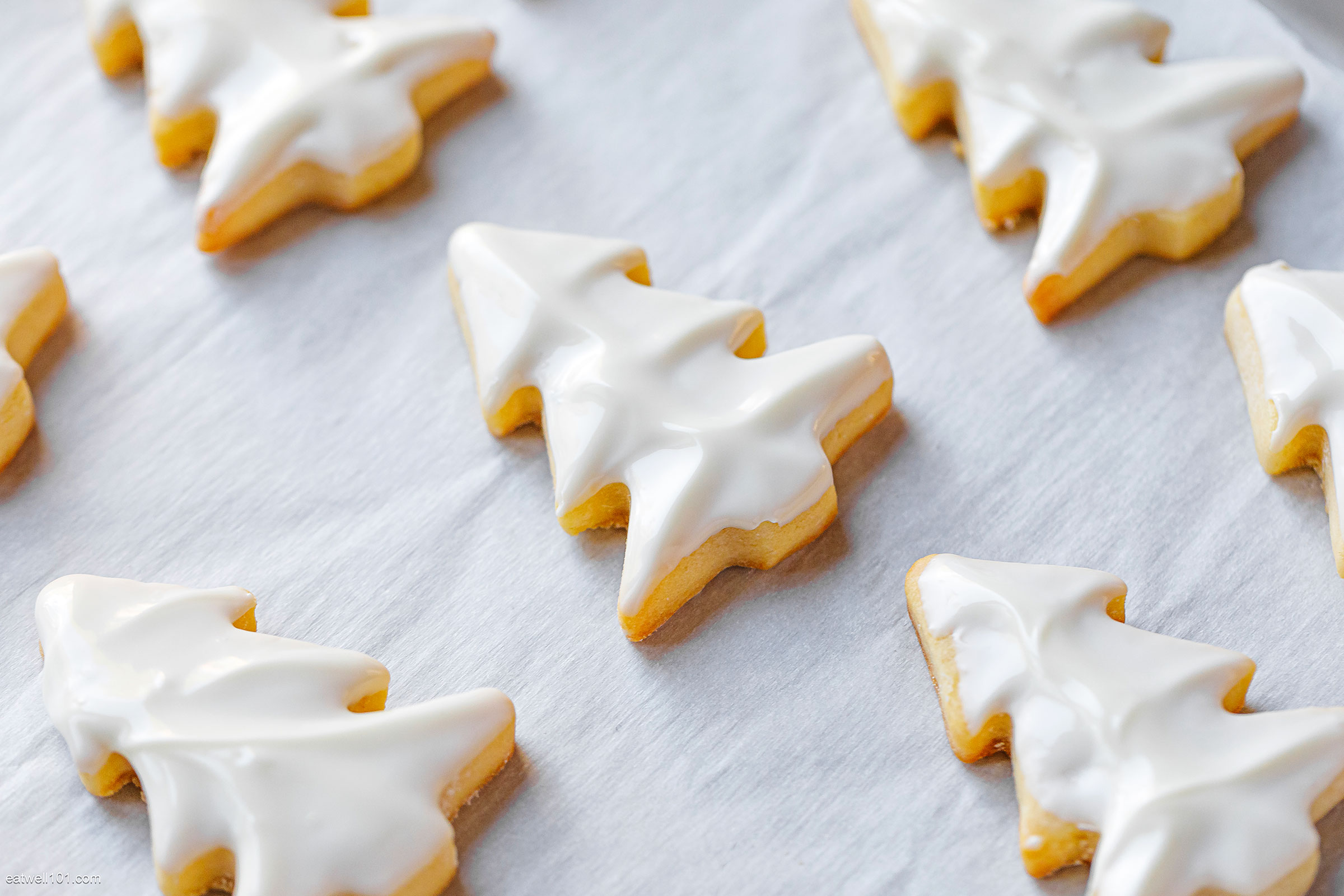 Christmas Sugar Cookies with Easy Icing