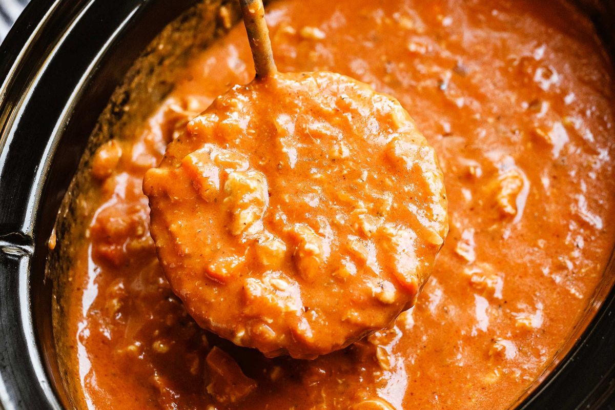 Slow Cooker Mozzarella Tomato Soup