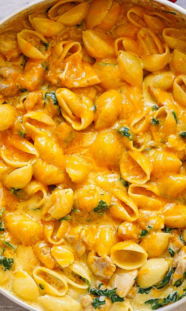 Cheesy Spinach Chicken Pasta