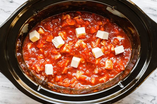 Slow Cooker Mozzarella Tomato Soup
