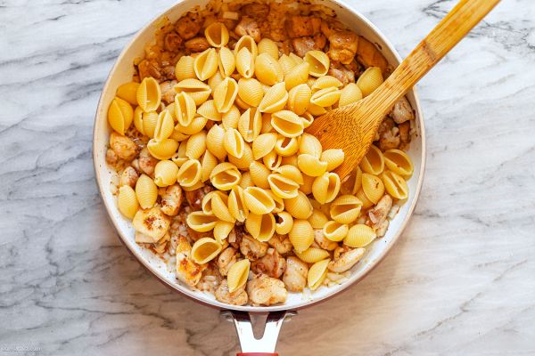 Cheesy Spinach Chicken Pasta