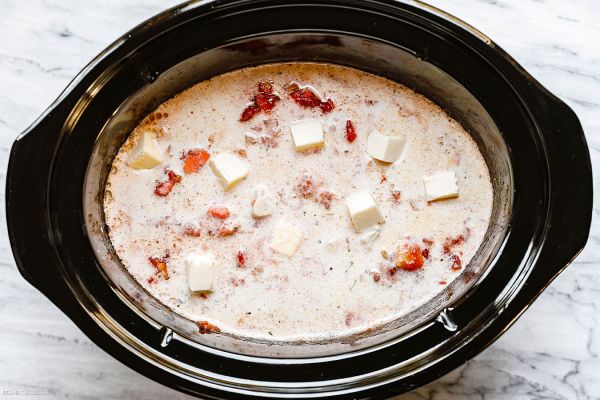 Slow Cooker Mozzarella Tomato Soup