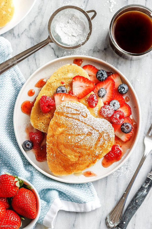 Fluffy Vanilla Pancakes - #recipe by #eatwell101 - https://www.eatwell101.com/fluffy-valentines-pancakes-recipe