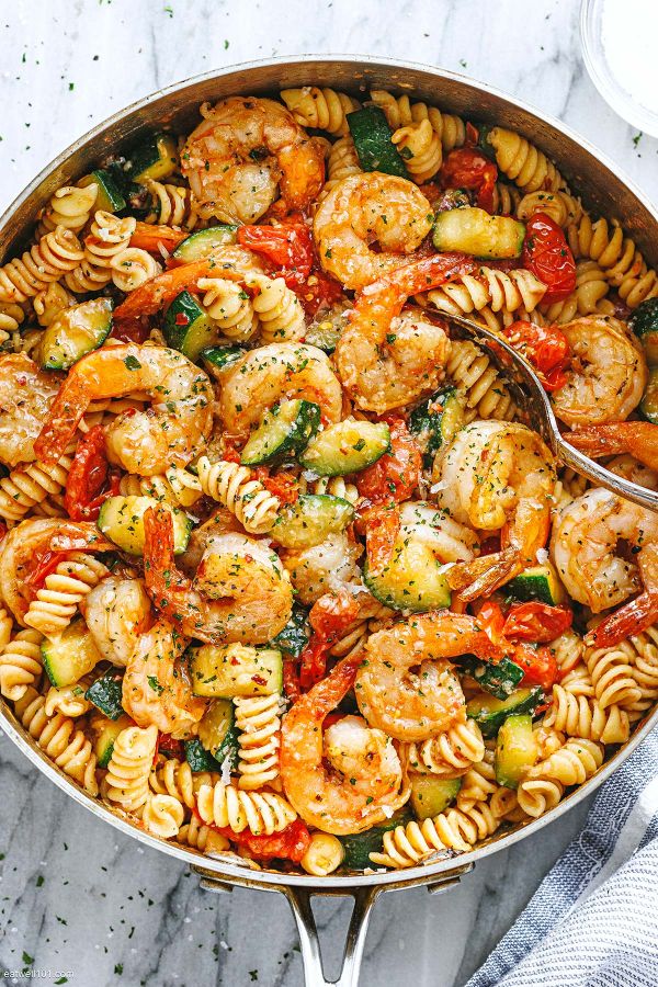Tomato Zucchini Shrimp Pasta - #recipe by #eatwell101 - https://www.eatwell101.com/tomato-zucchini-shrimp-pasta-recipe