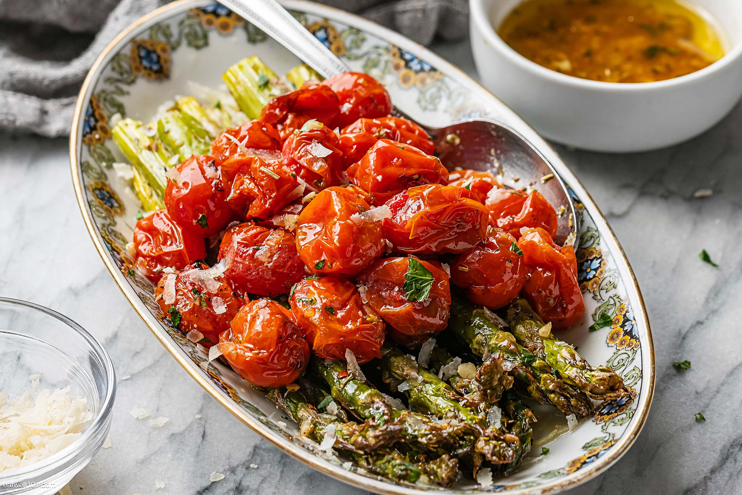 Air fryer Asparagus and Tomatoes