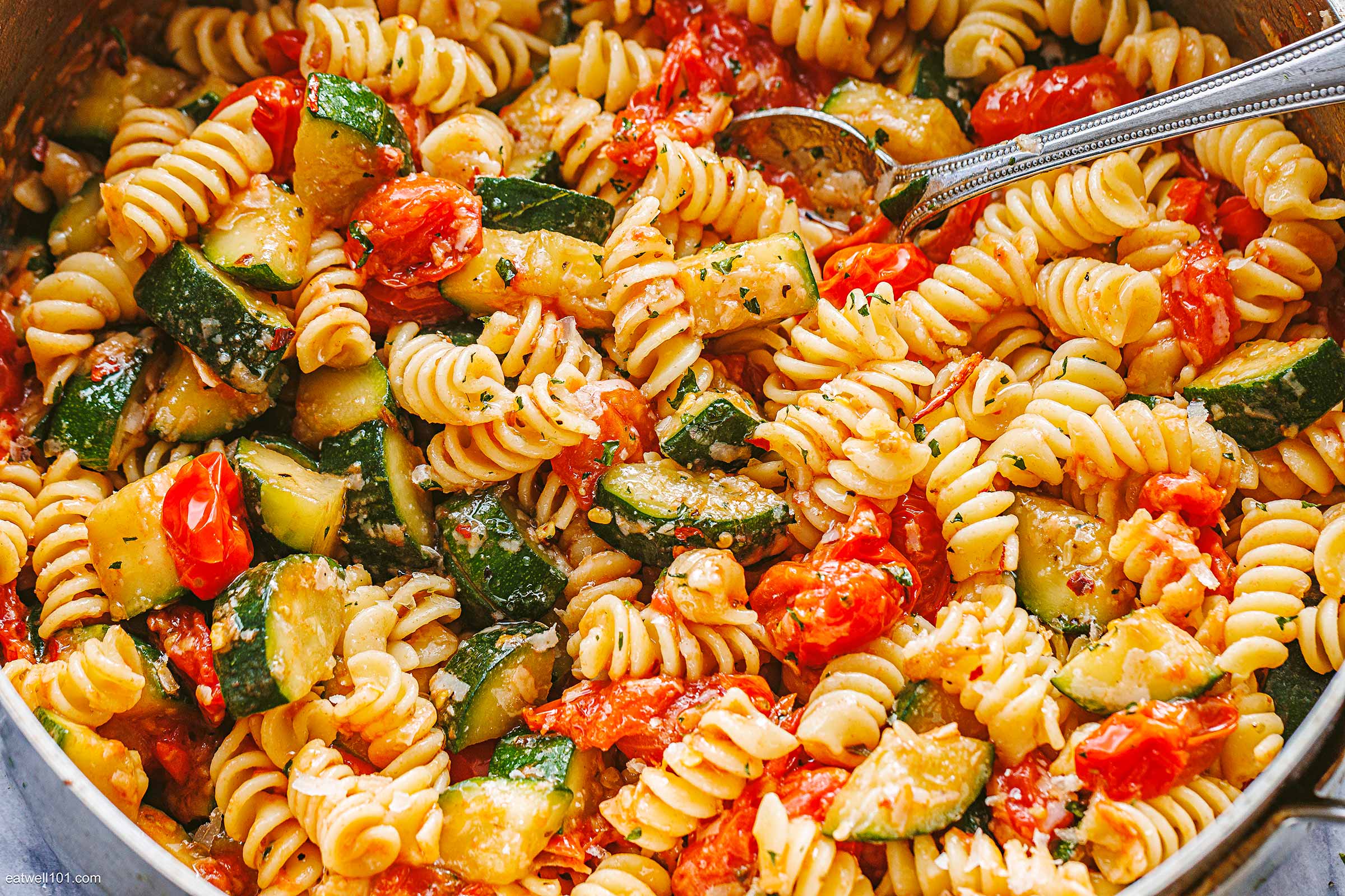 Healthy Tomato Zucchini Pasta