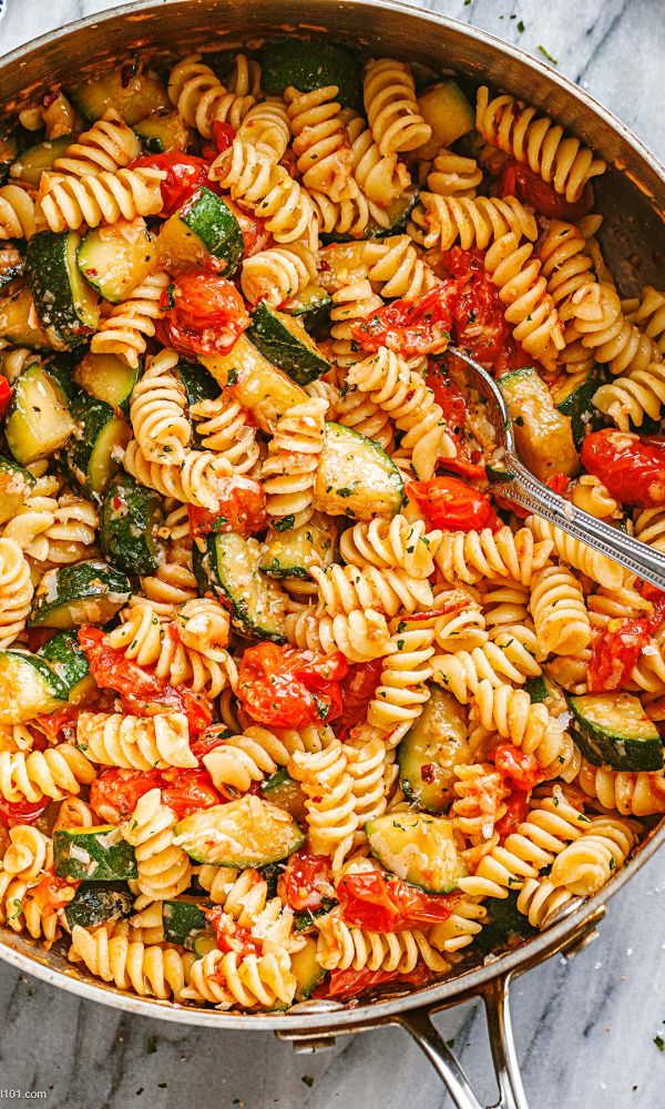 Healthy Tomato Zucchini Pasta