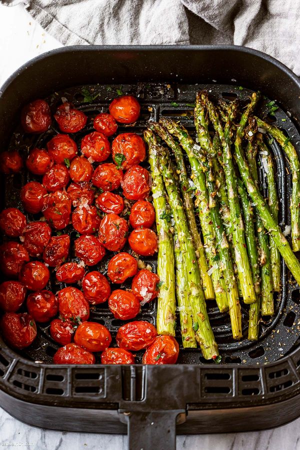 Air fryer Asparagus and Tomatoes