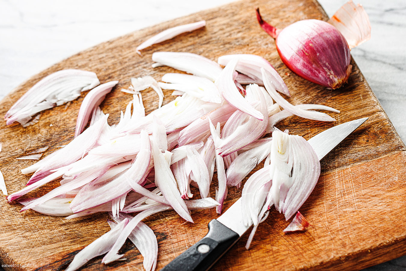 sliced shallots