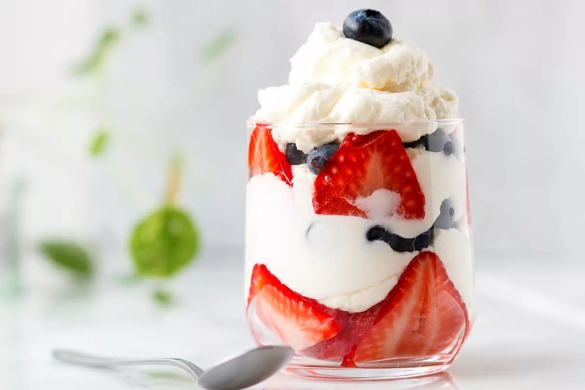 14 Easy Strawberry Dessert Recipes