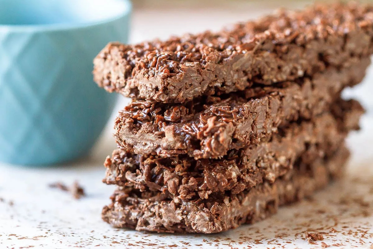 15 Snack Bar Recipes Everyone Loves