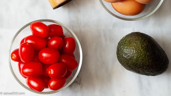Simple Tomato Avocado Salad