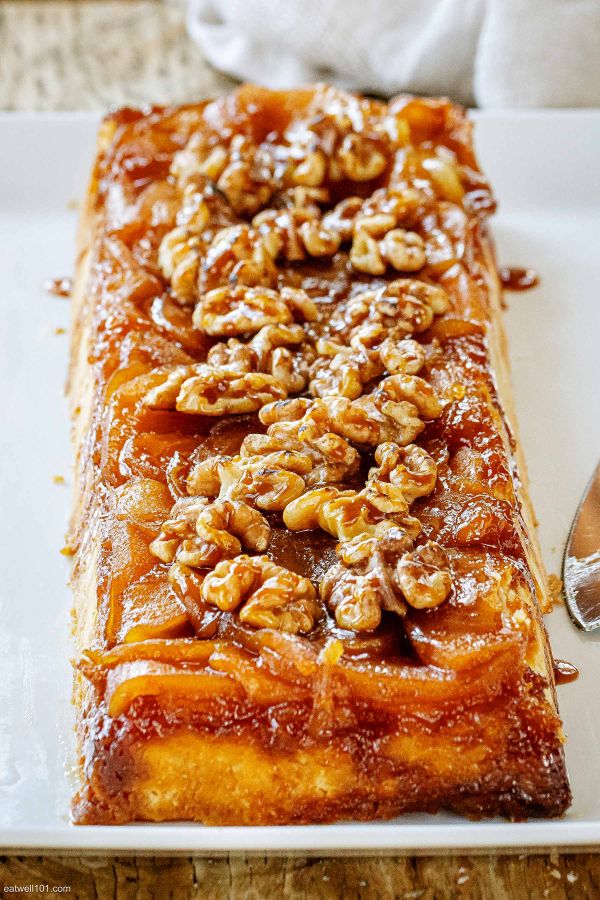 Upside-Down Caramel Apple Cake - #recipe by #eatwell101 - https://www.eatwell101.com/caramel-apple-cake-recipe