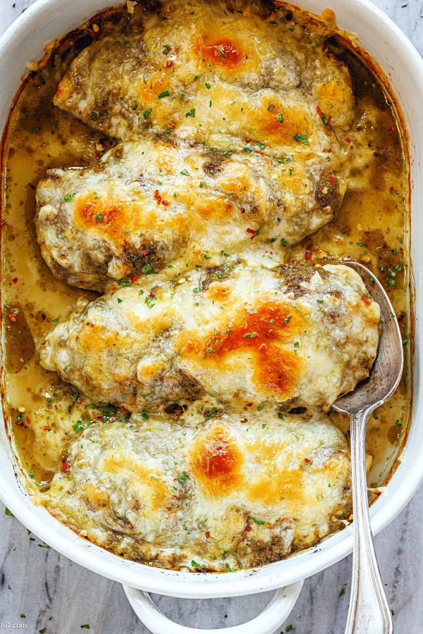 Baked Pesto Chicken (3-Ingredient) - #recipe by #eatwell101 - https://www.eatwell101.com/baked-pesto-chicken-recipe