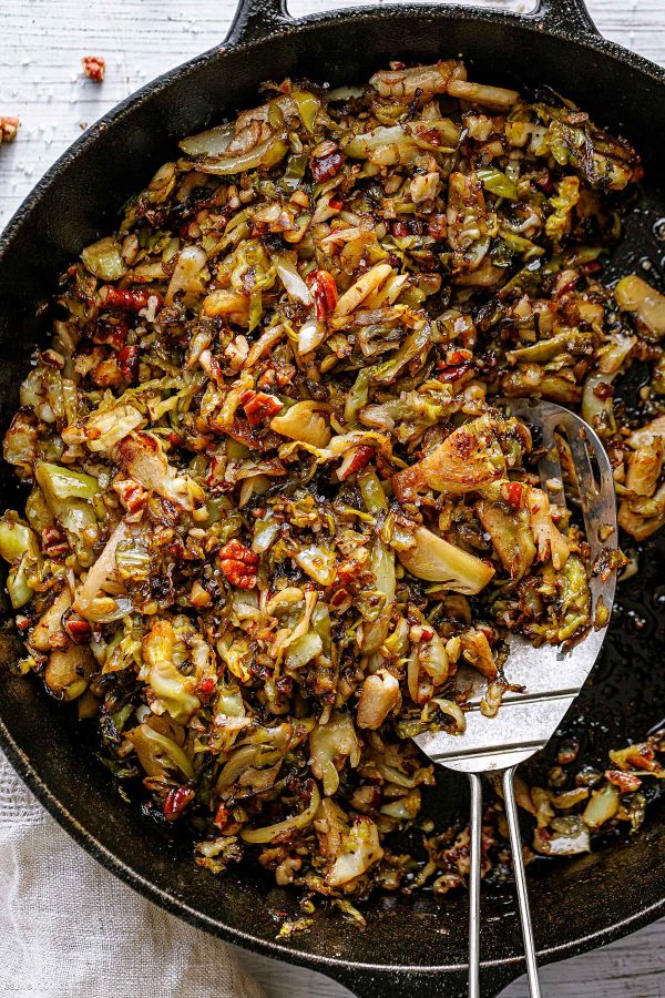 Fried Brussels Sprouts with Cider Vinaigrette and Pecan - #recipe by #eatwell101 - https://www.eatwell101.com/fried-brussels-sprouts-recipe