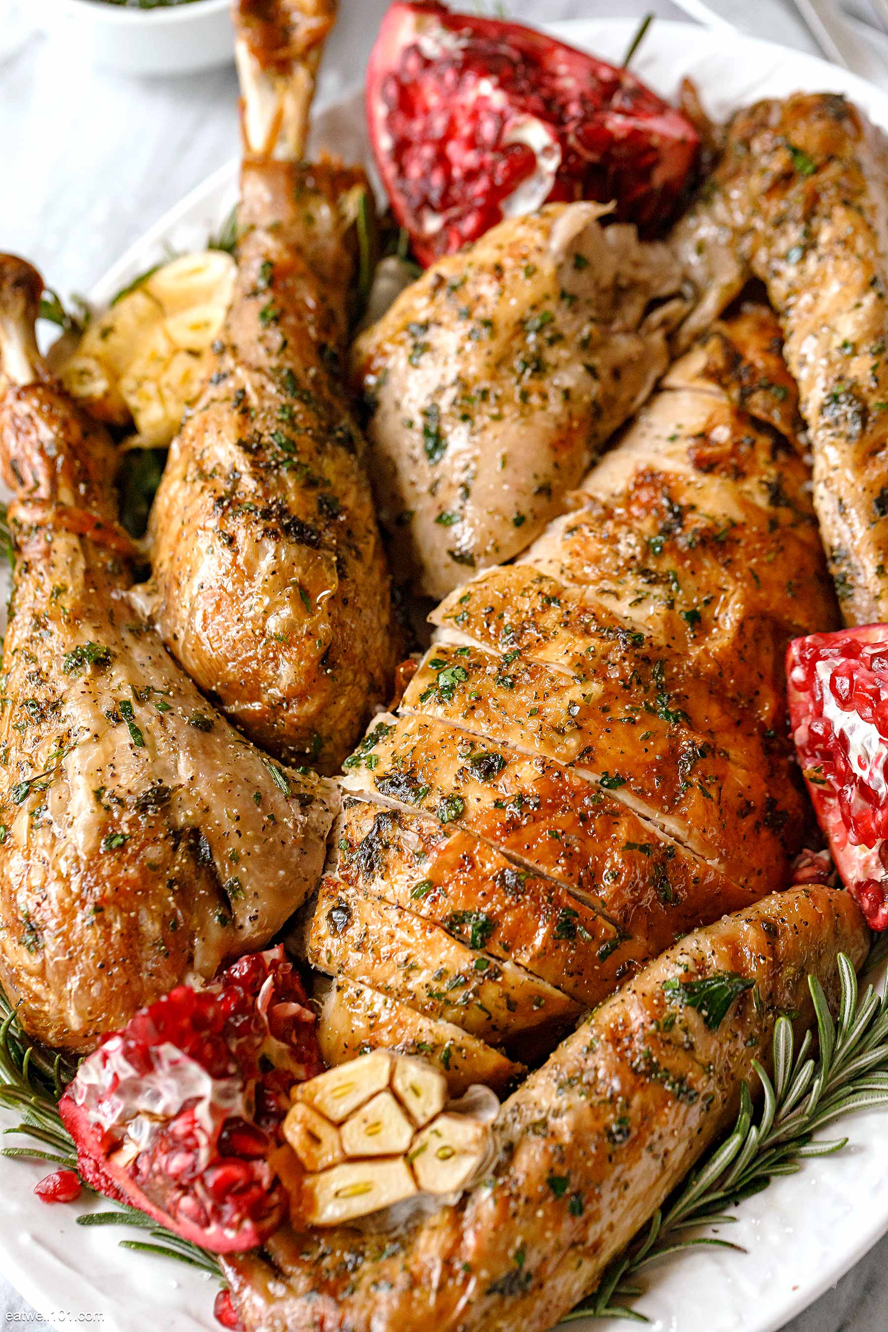 https://www.eatwell101.com/wp-content/uploads/2023/11/how-to-roast-a-turkey.jpg