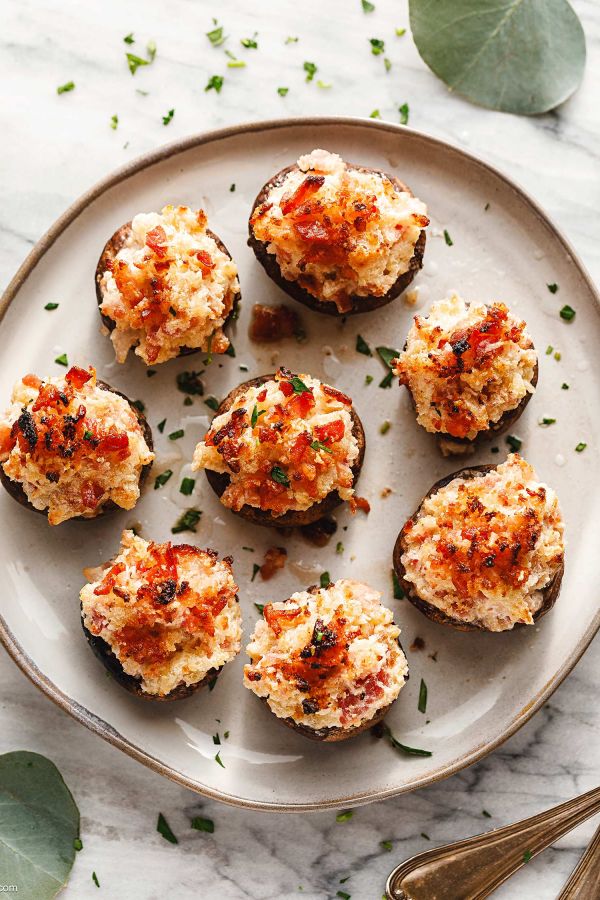 Baked Stuffed Mushrooms with Cream Cheese and Bacon - #recipe by #eatwell101 - https://www.eatwell101.com/baked-stuffed-mushrooms-recipe