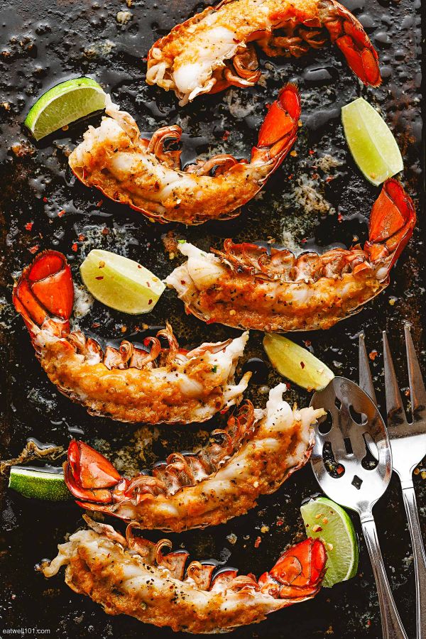 Juicy Lobster Tails Recipe with Spicy Butter Sauce - #recipe by #eatwell101 - https://www.eatwell101.com/broiled-lobster-tail-recipe