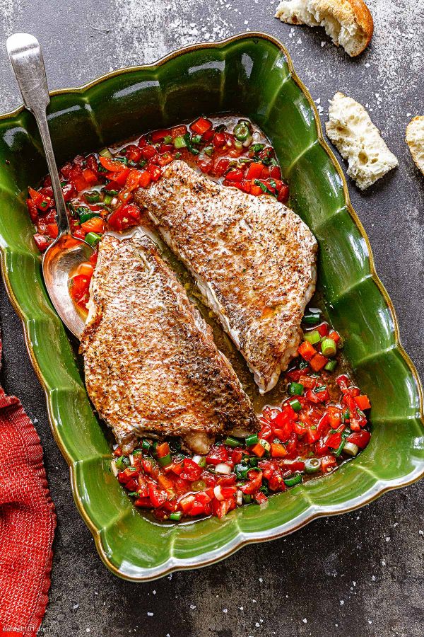 Baked Red Snapper with Salsa Fresca - #recipe by #eatwell101 - https://www.eatwell101.com/baked-red-snapper-recipe