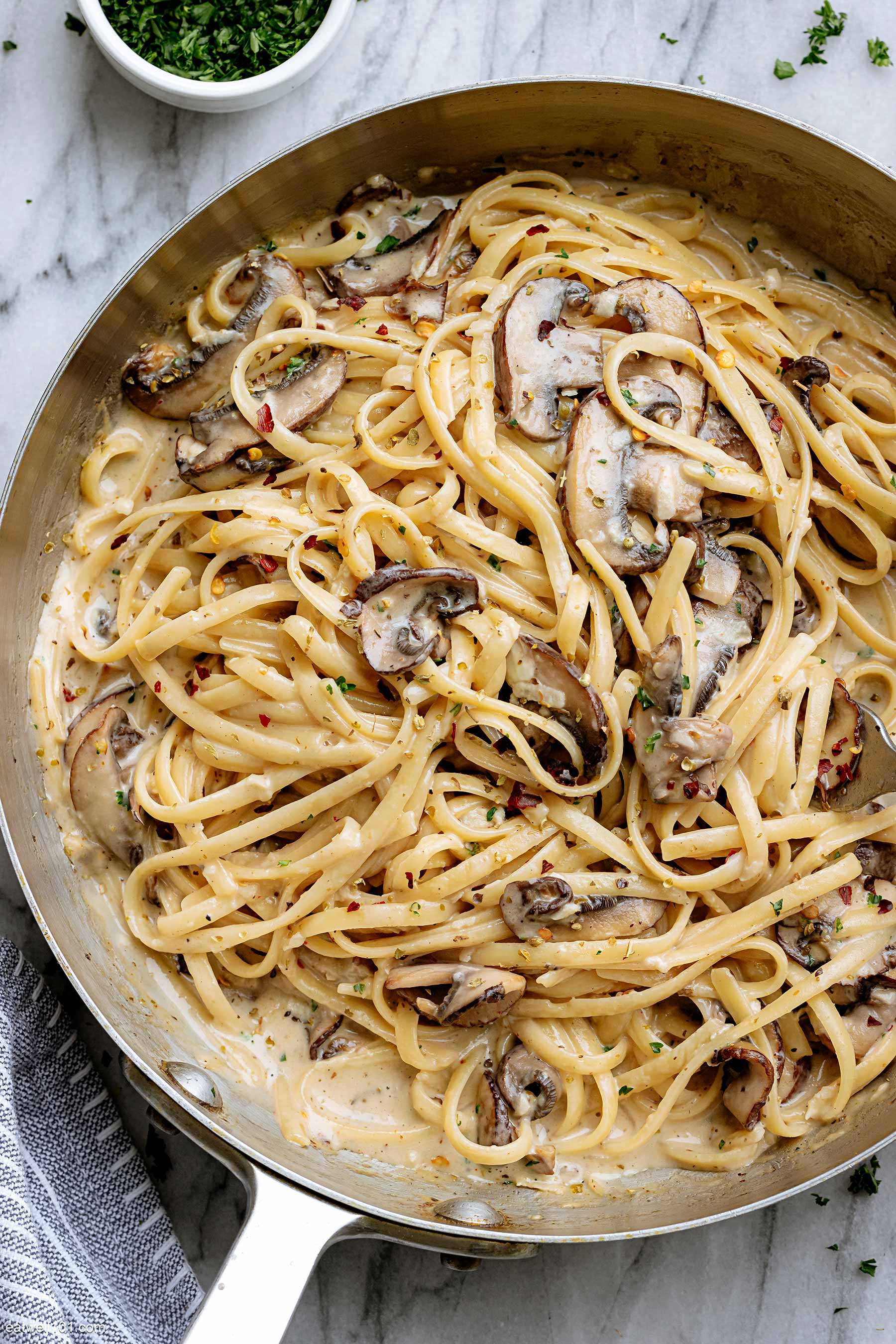 Creamy Mushroom Pasta Recipe — Eatwell101
