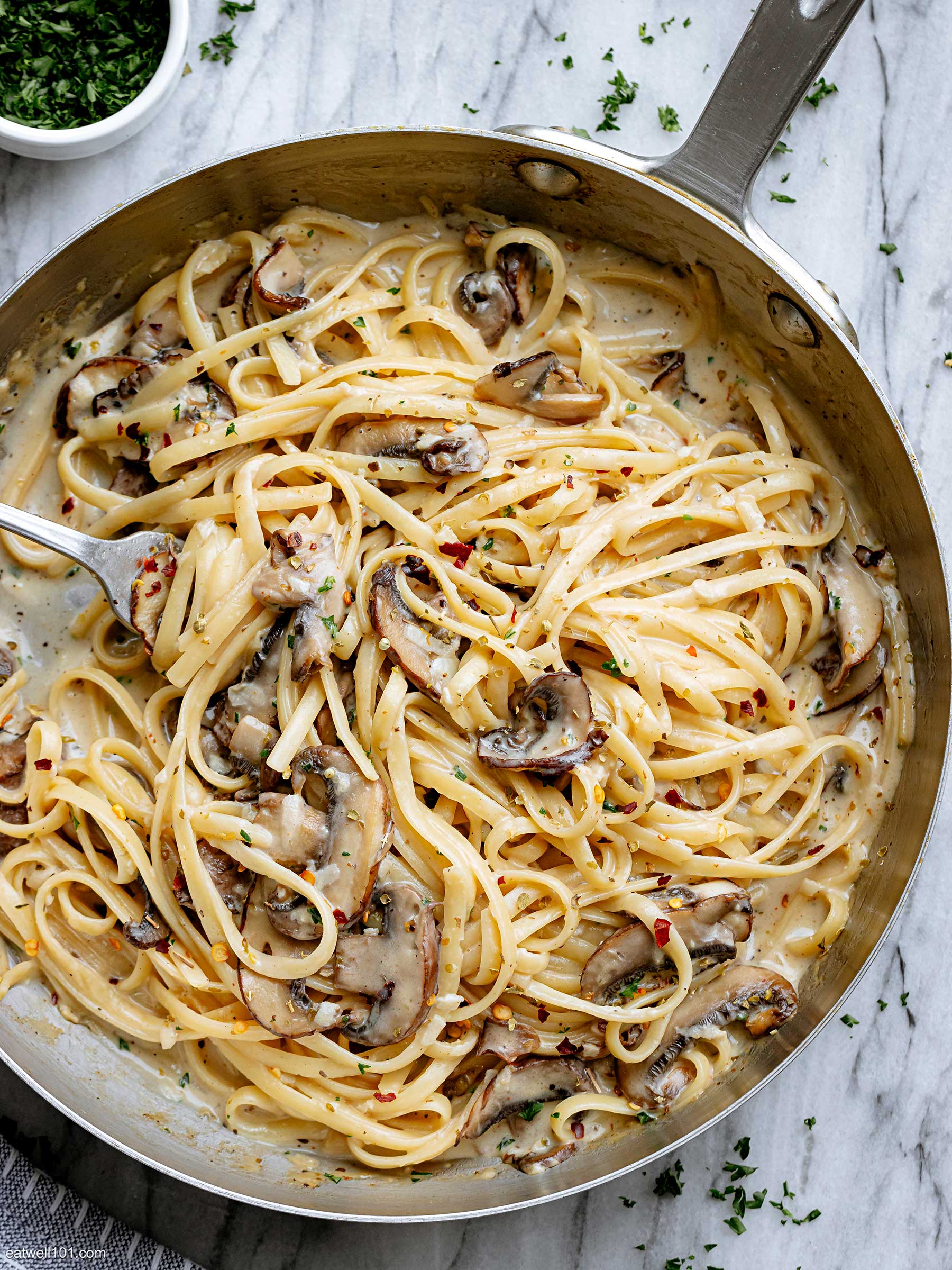 one-pan creamy mushroom pasta