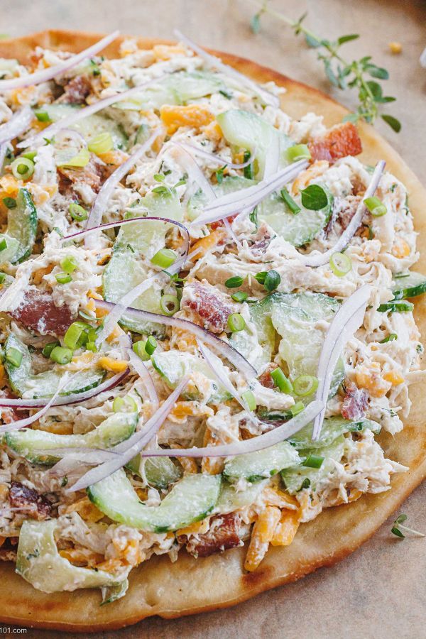 Bacon Ranch Chicken Salad on Grilled Flatbread - #recipe by #eatwell101 - https://www.eatwell101.com/bacon-ranch-chicken-salad-on-grilled-flatbread-recipe