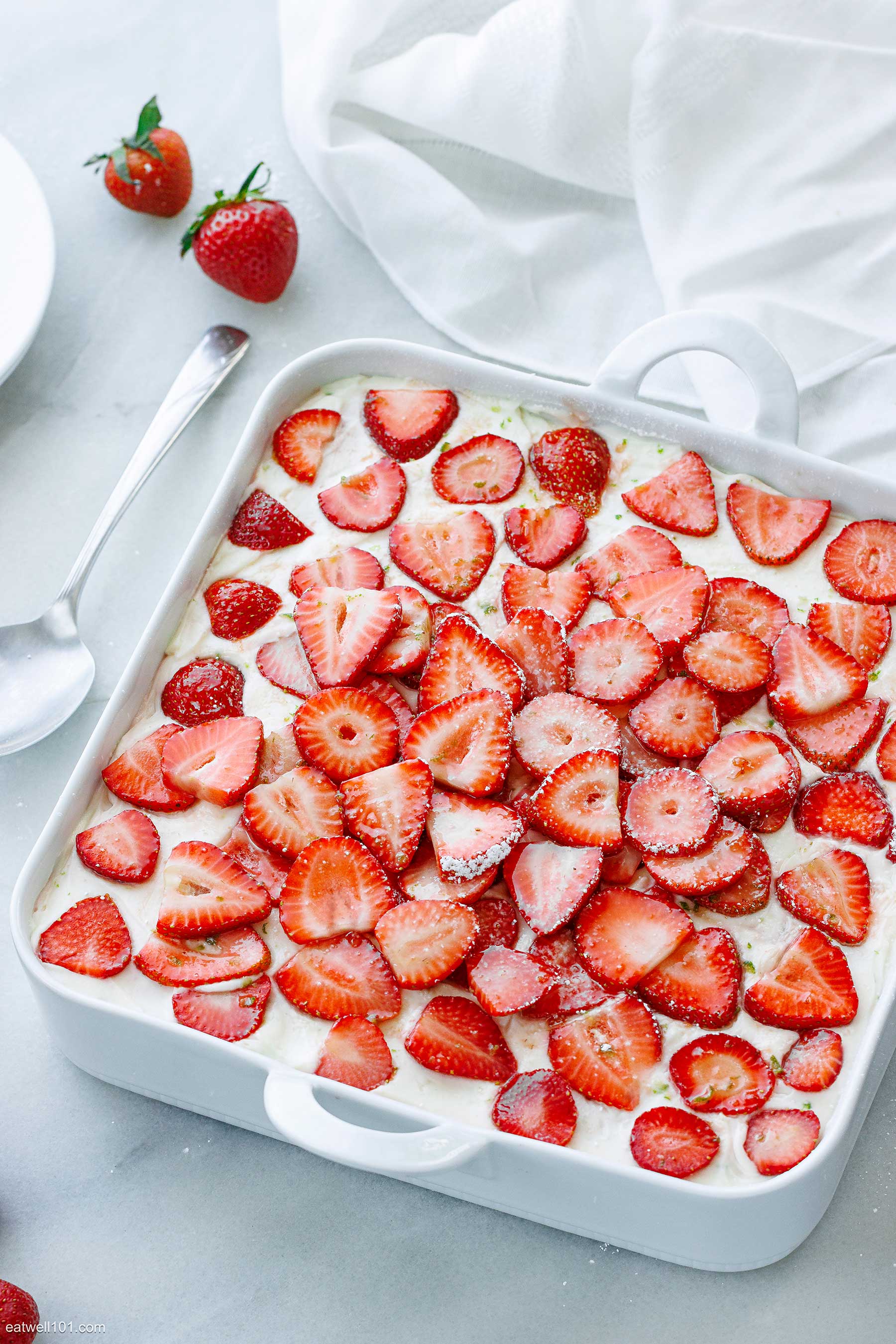 no-bake strawberry cake 1