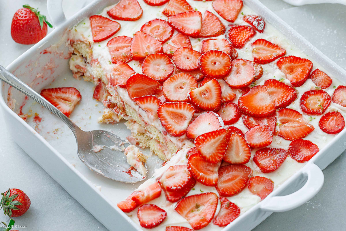 Strawberry Tiramisu Cake (No-Bake)