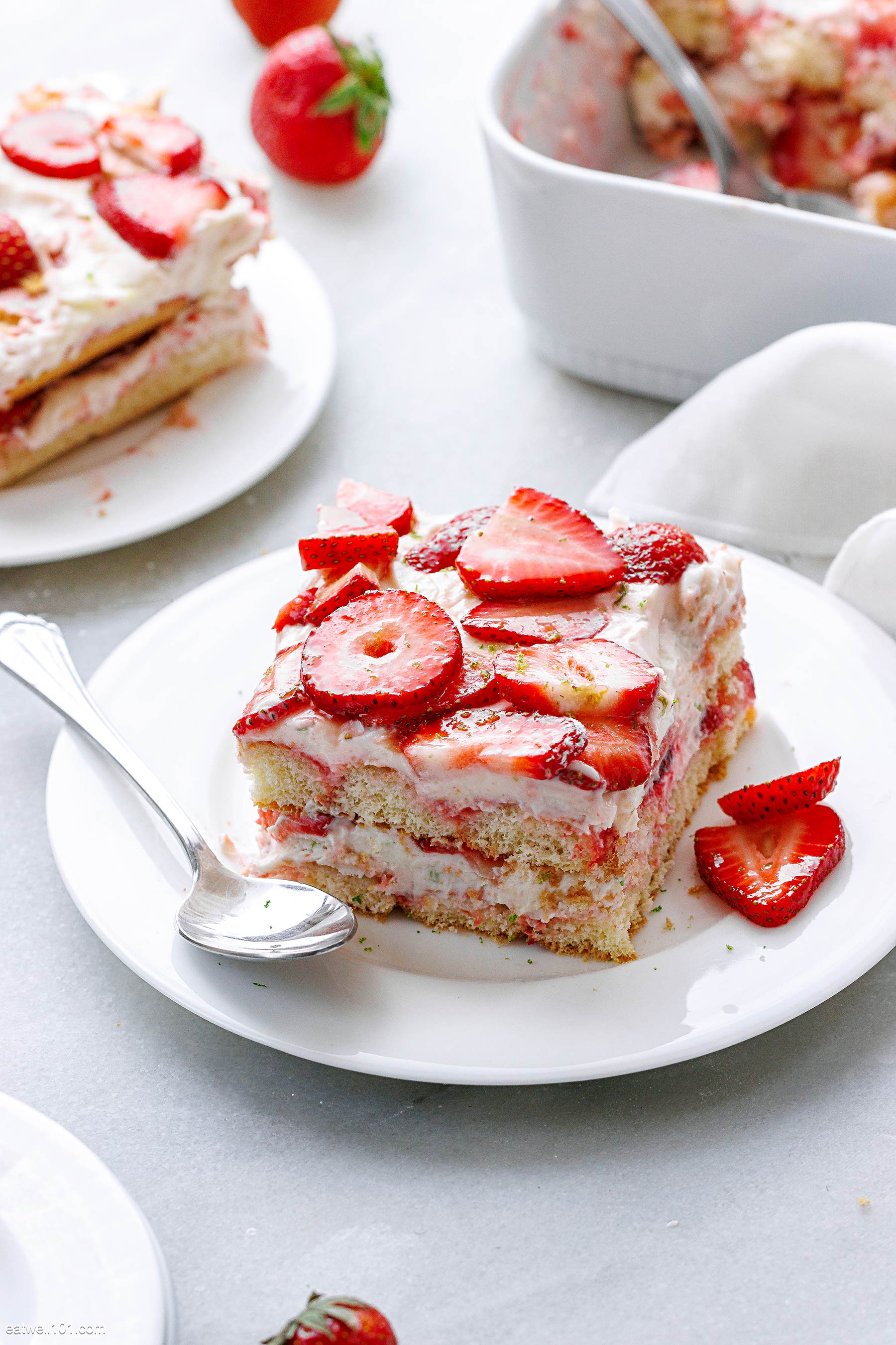 no-bake strawberry cake