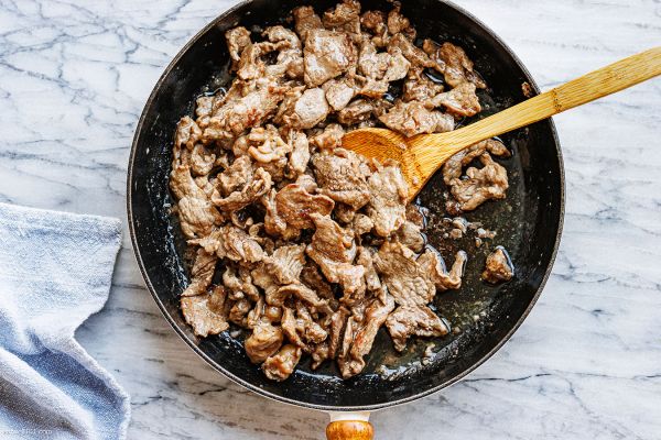 Onion Steak Stir Fry