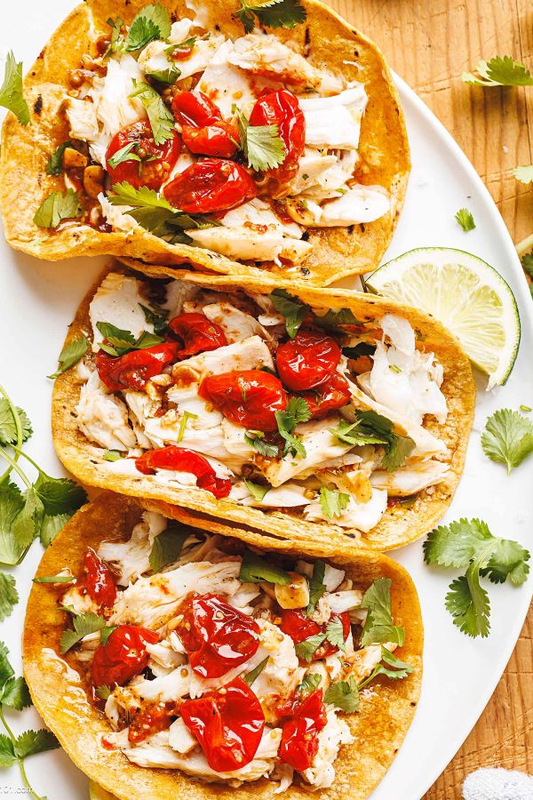 Roasted Halibut Fish Tacos - #recipe by #eatwell101 - https://www.eatwell101.com/fish-tacos-recipe
