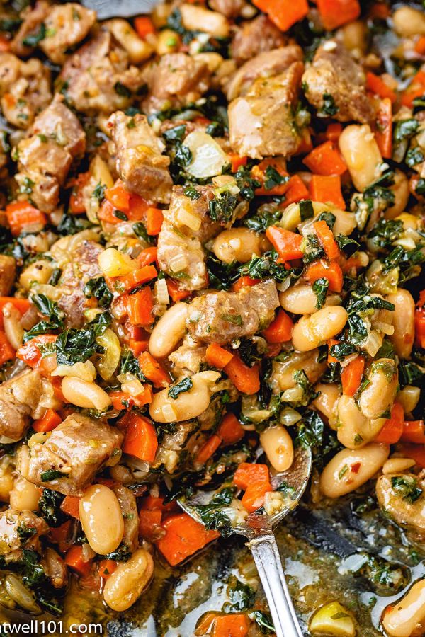 Braised Pork with Kale and Beans - #recipe by #eatwell101 - https://www.eatwell101.com/braised-pork-recipe