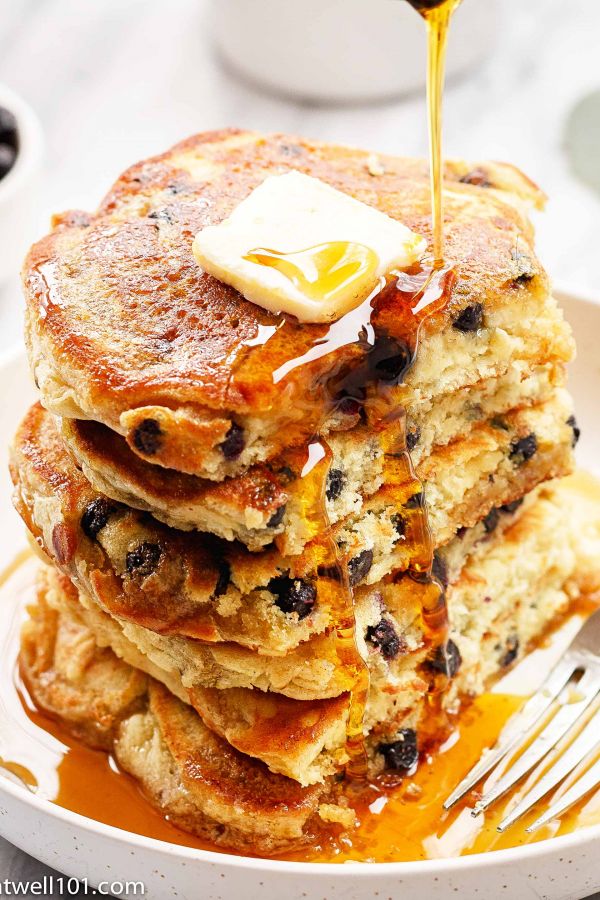 Fluffy Blueberry Pancakes - #recipe by #eatwell101 - https://www.eatwell101.com/blueberry-pancakes-recipe