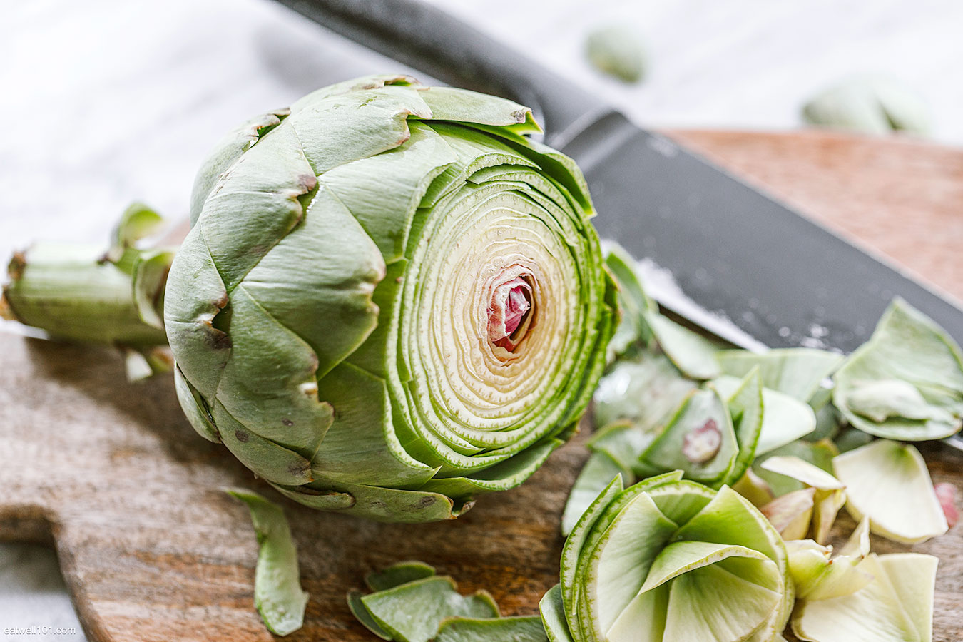 how to trim the leaves of an artichoke