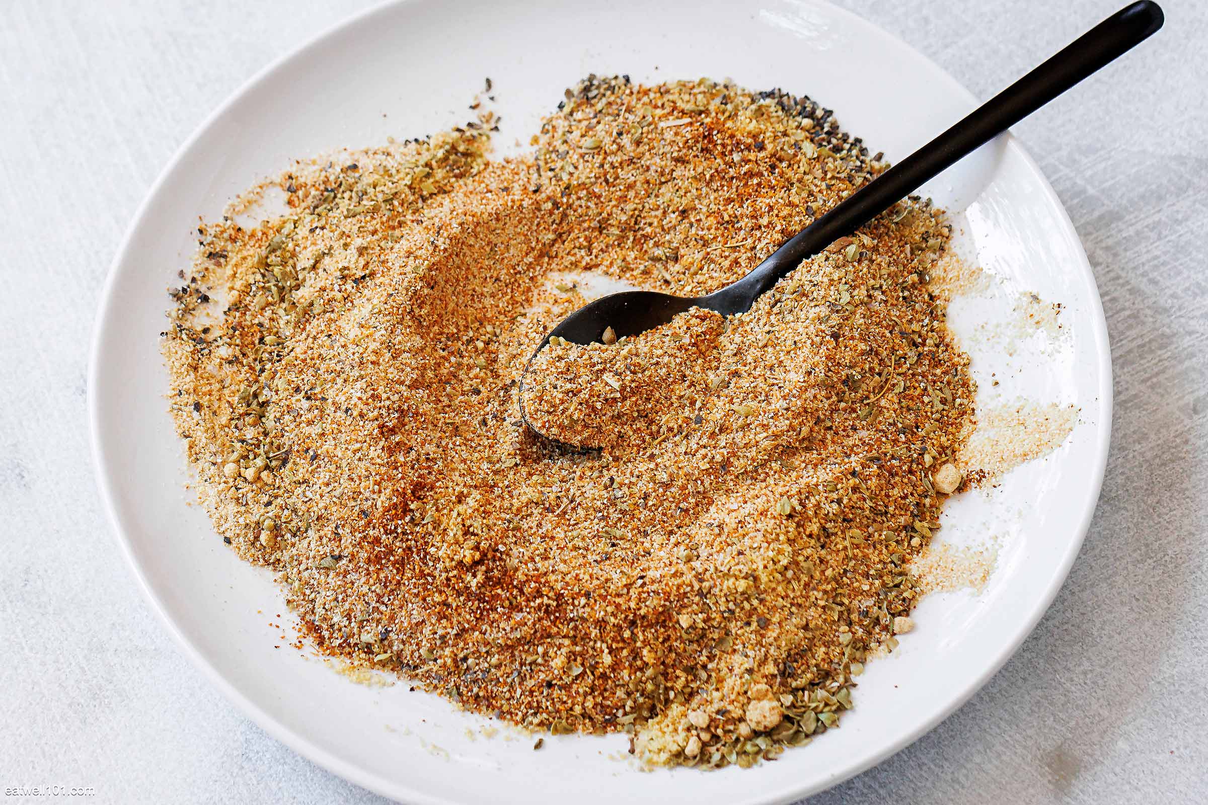 chicken dry rub mixed on a plate
