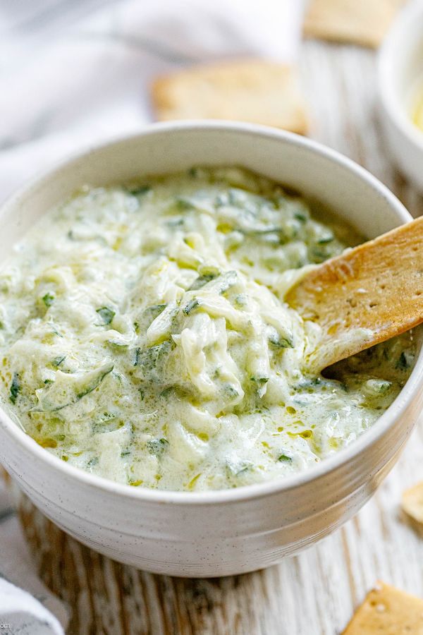 Greek Cucumber Sauce {Tzatziki} - #recipe by #eatwell101 - https://www.eatwell101.com/greek-cucumber-sauce-recipe