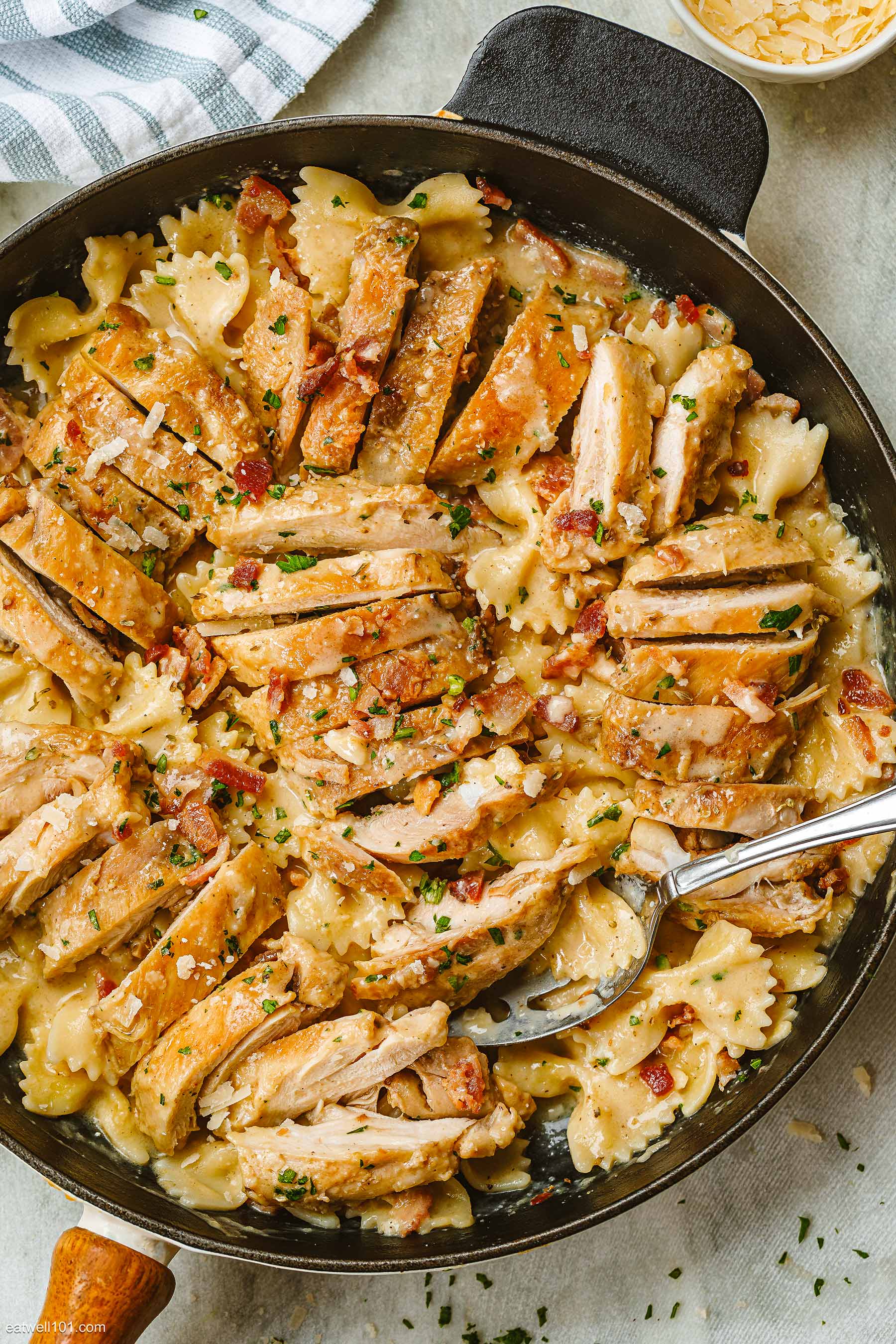 Creamy Chicken Pasta Recipe — Eatwell101