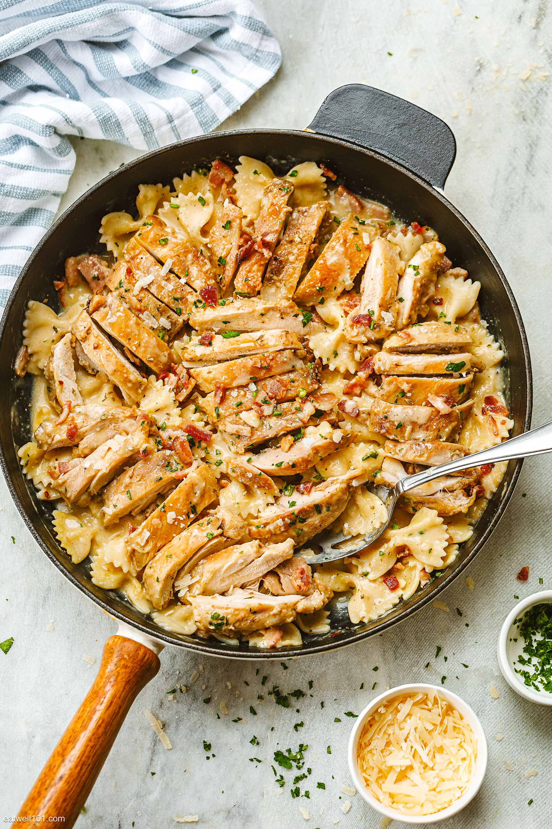 Creamy Chicken Pasta Recipe — Eatwell101