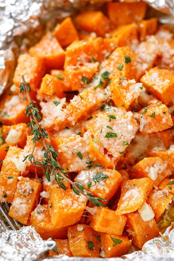 Parmesan Sweet Potatoes in Foil Packets - #recipe by #eatwell101 - https://www.eatwell101.com/parmesan-sweet-potatoes-in-foil-packets-recipe