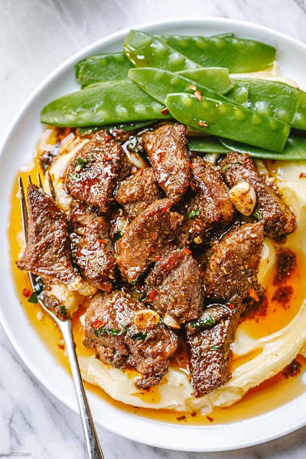 Steak Bites with Mashed Potatoes - #recipe by #eatwell101 - https://www.eatwell101.com/steak-bites-recipe-with-mashed-potatoes