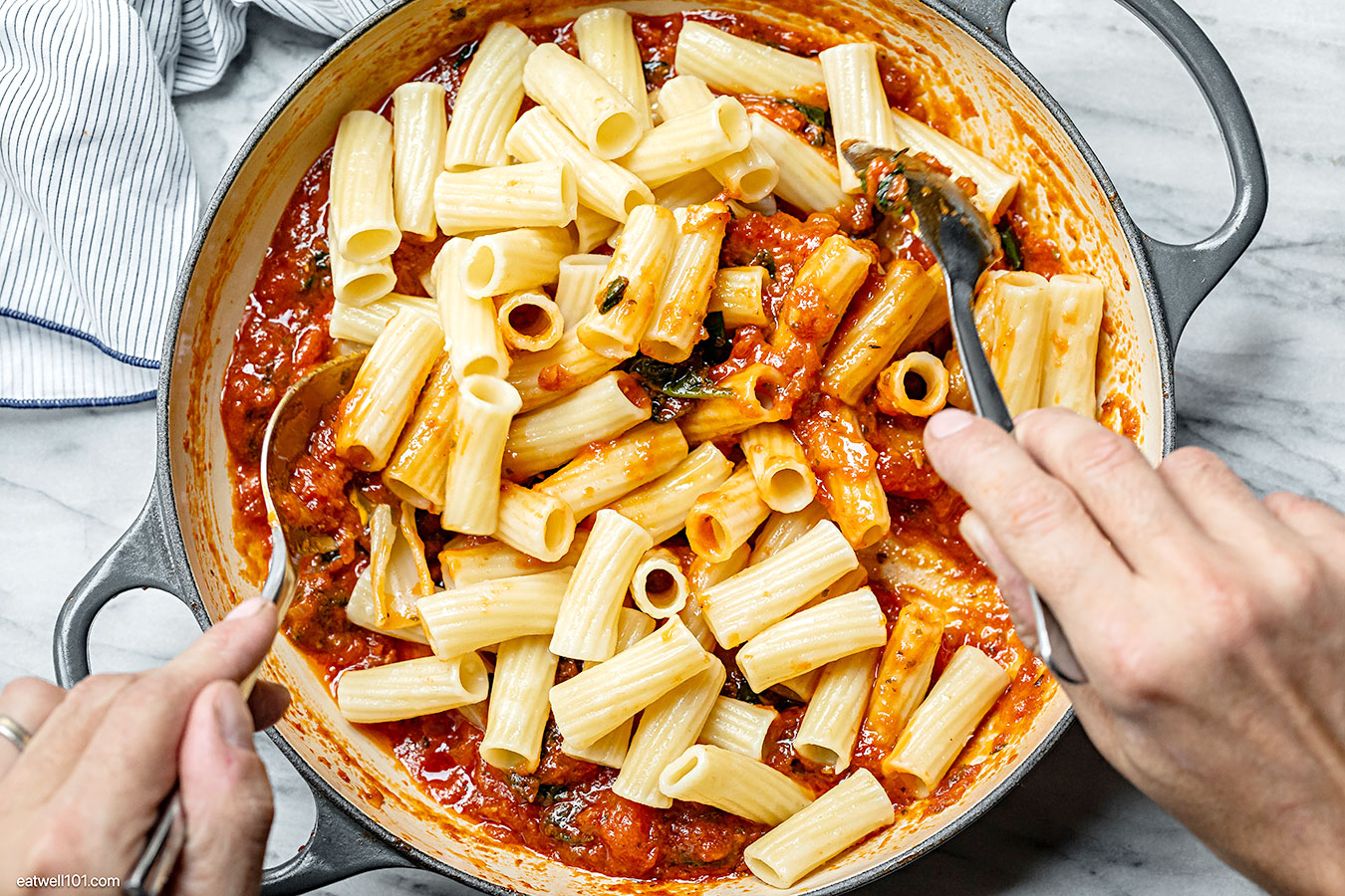 how to make tomato spinach pasta