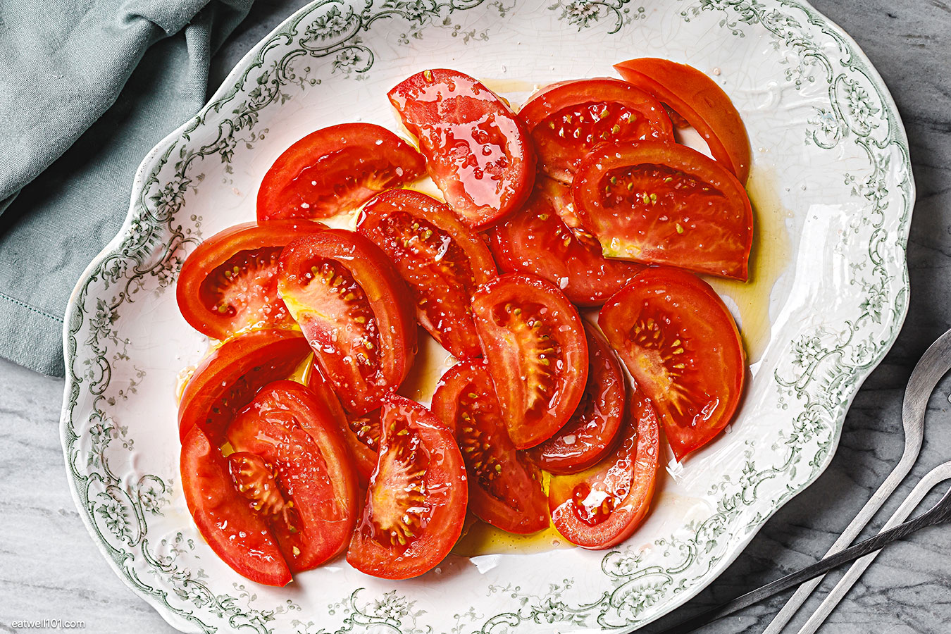 sliced tomatoes