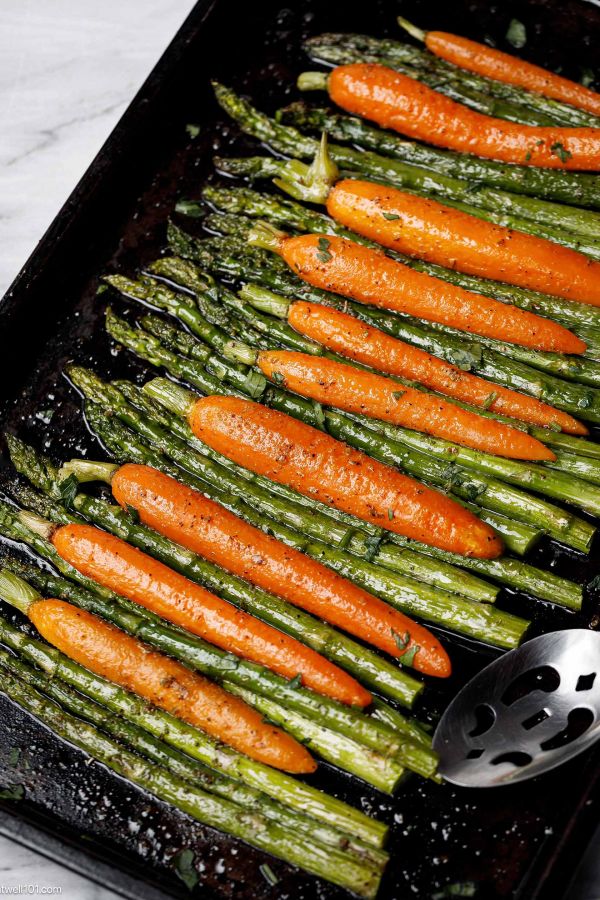 Roasted Carrots with Asparagus - #recipe by #eatwell101 - https://www.eatwell101.com/roasted-carrots-recipe-with-asparagus