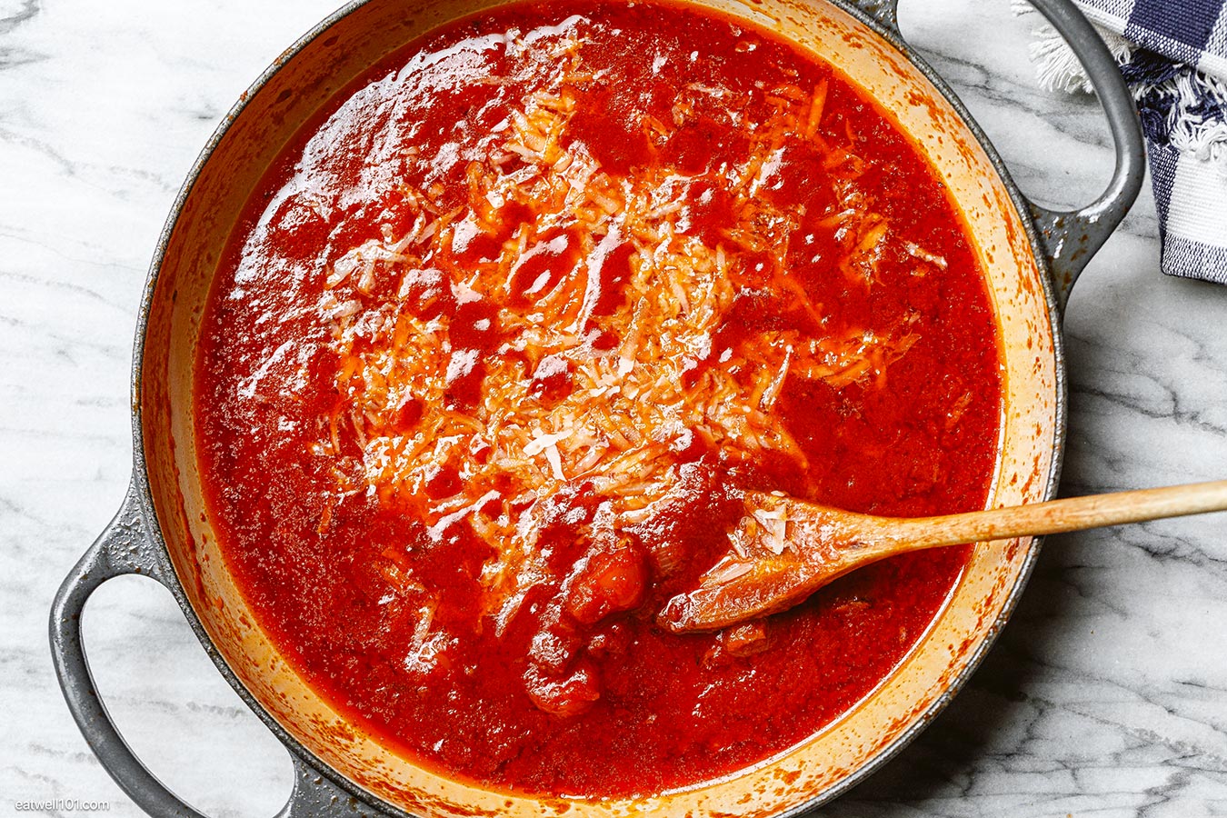 simmering tomato sauce
